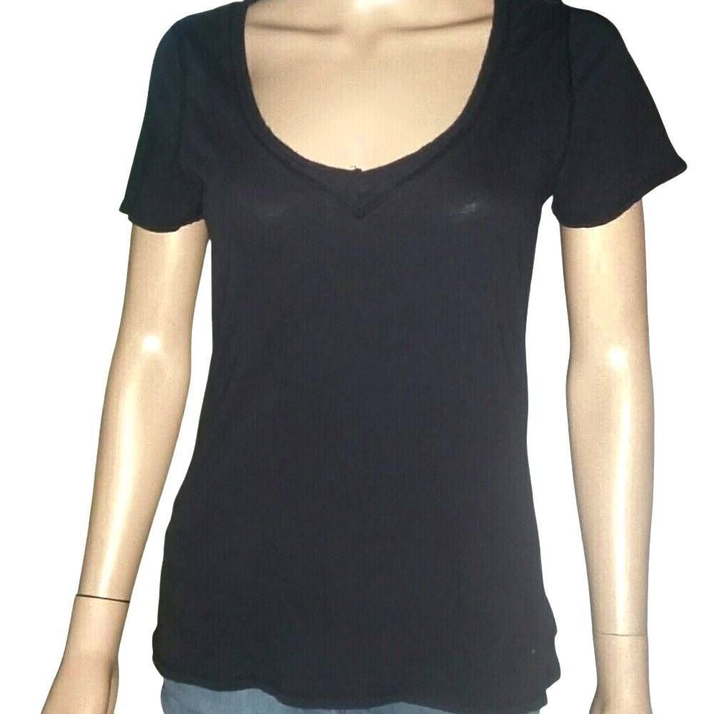 Old Navy black vneck tee M